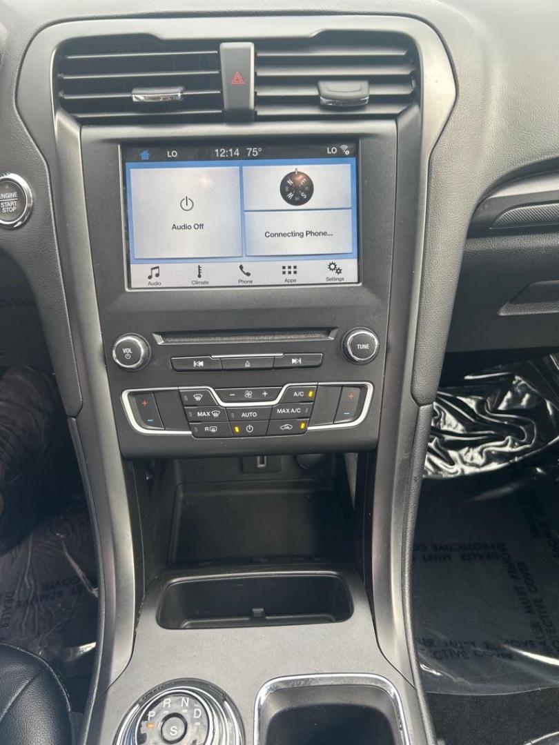 2018 WHITE FORD FUSION SE (3FA6P0HD1JR) with an 1.5L engine, Automatic transmission, located at 2514 Williamson Rd NE, Roanoke, VA, 24012, (540) 265-7770, 37.294636, -79.936249 - NO CREDIT CHECK FINANCING WITH ONLY $3500 DOWN PAYMENT!!!! Check out our website www.needausedvehicle.com for our No Credit Check/ In House Financing options!! No Credit Check Available!!! In House Financing Available!!! All Clean Title Vehicles (no Salvaged or flooded vehicles ever on our lot)! - Photo#5