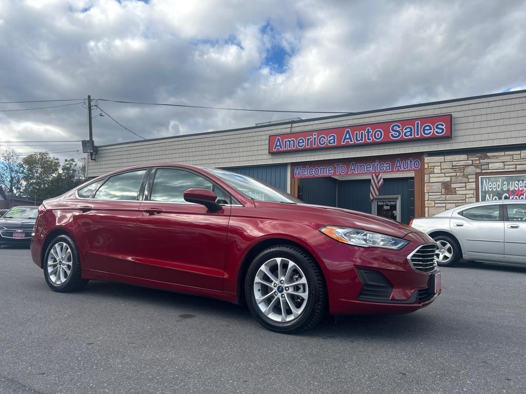 2019 Ford Fusion SE's photo