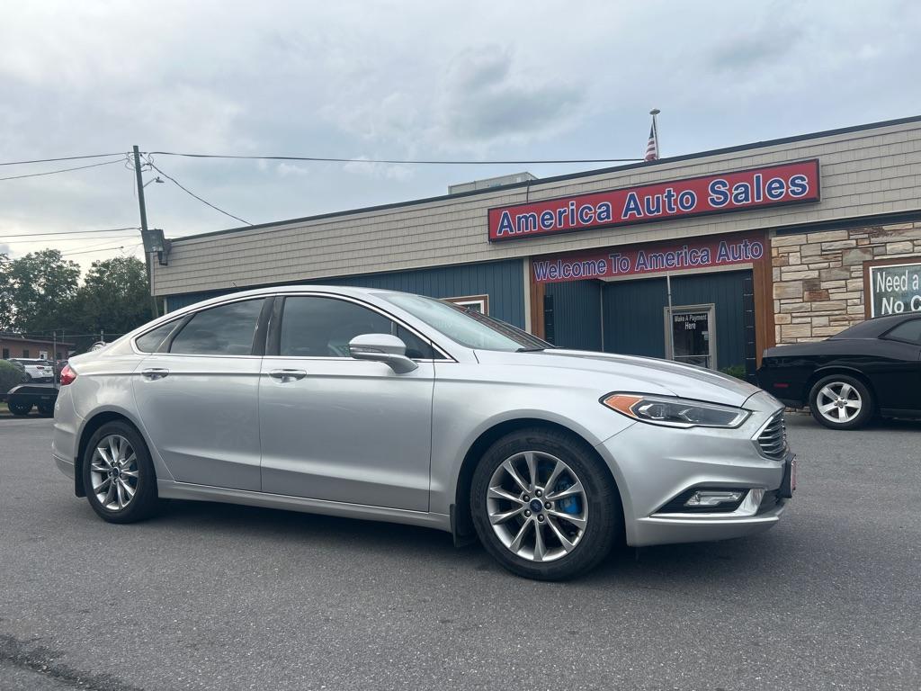 2017 Ford Fusion SE's photo