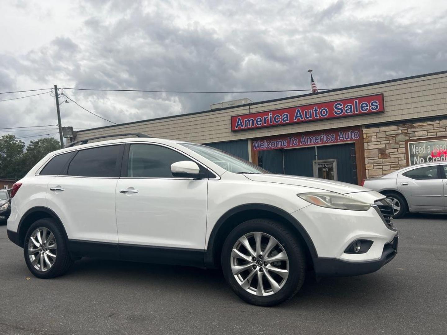 2014 WHITE MAZDA CX-9 GRAND TOURING (JM3TB3DV0E0) with an 3.7L engine, Automatic transmission, located at 2514 Williamson Rd NE, Roanoke, VA, 24012, (540) 265-7770, 37.294636, -79.936249 - NO CREDIT CHECK FINANCING WITH ONLY $3200 DOWN PAYMENT!!!! Check out our website www.needausedvehicle.com for our No Credit Check/ In House Financing options!! No Credit Check Available!!! In House Financing Available!!! All Clean Title Vehicles (no Salvaged or flooded vehicles ever on our lot)! - Photo#0