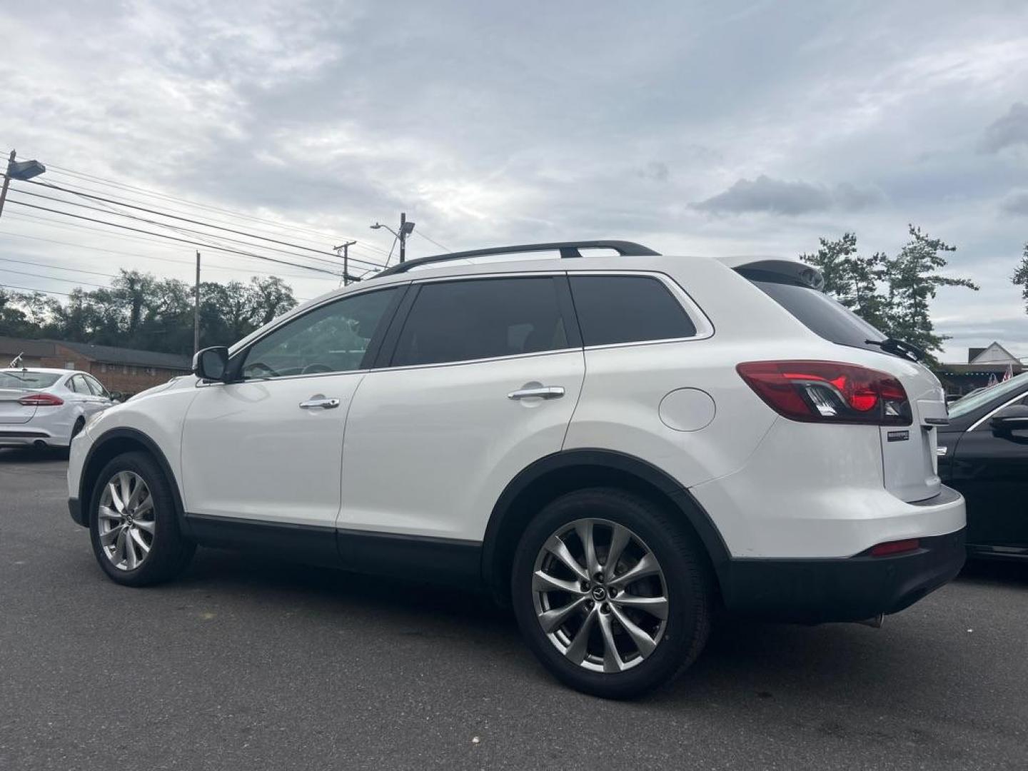 2014 WHITE MAZDA CX-9 GRAND TOURING (JM3TB3DV0E0) with an 3.7L engine, Automatic transmission, located at 2514 Williamson Rd NE, Roanoke, VA, 24012, (540) 265-7770, 37.294636, -79.936249 - NO CREDIT CHECK FINANCING WITH ONLY $3200 DOWN PAYMENT!!!! Check out our website www.needausedvehicle.com for our No Credit Check/ In House Financing options!! No Credit Check Available!!! In House Financing Available!!! All Clean Title Vehicles (no Salvaged or flooded vehicles ever on our lot)! - Photo#1
