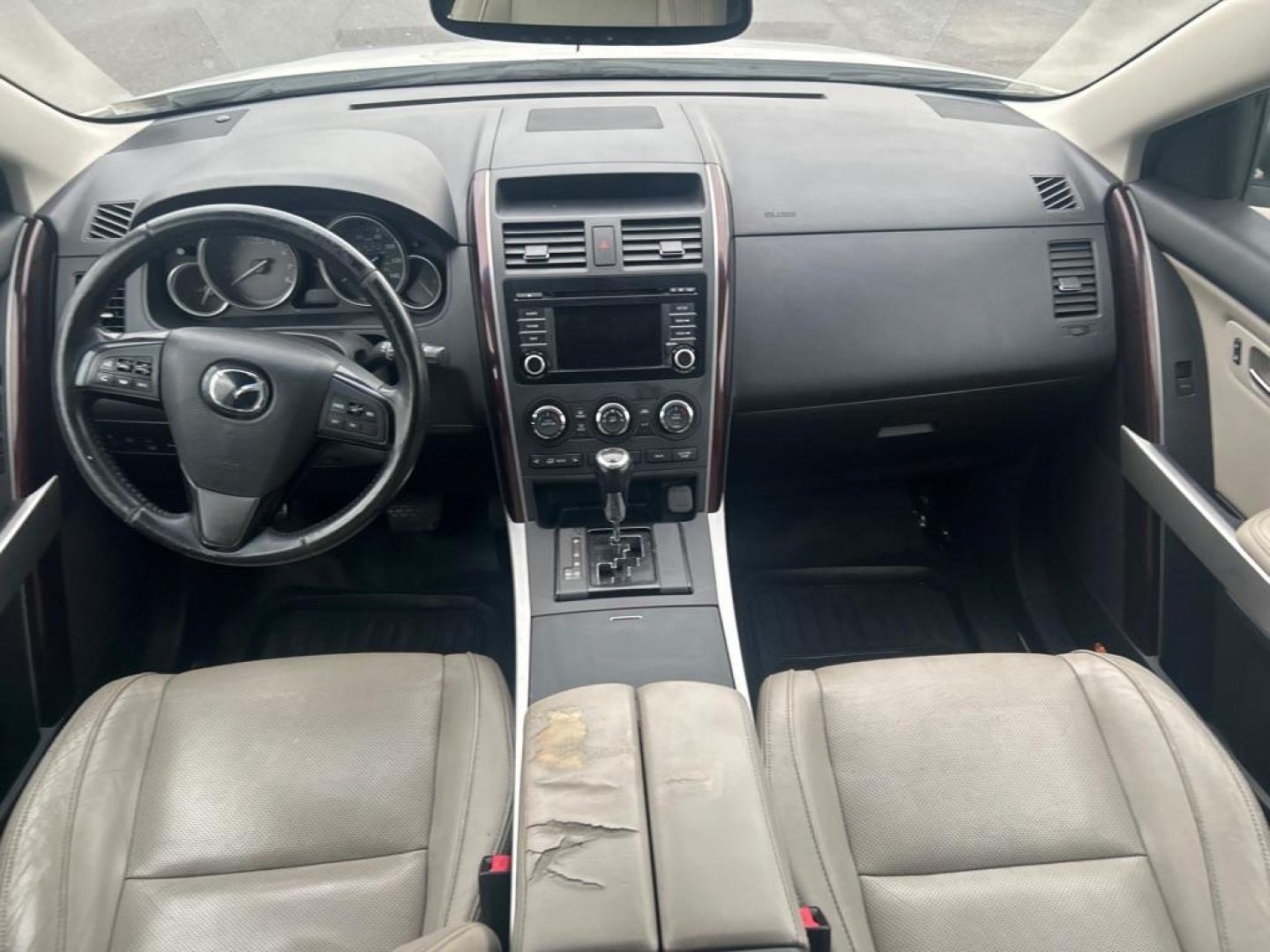 2014 WHITE MAZDA CX-9 GRAND TOURING (JM3TB3DV0E0) with an 3.7L engine, Automatic transmission, located at 2514 Williamson Rd NE, Roanoke, VA, 24012, (540) 265-7770, 37.294636, -79.936249 - NO CREDIT CHECK FINANCING WITH ONLY $3200 DOWN PAYMENT!!!! Check out our website www.needausedvehicle.com for our No Credit Check/ In House Financing options!! No Credit Check Available!!! In House Financing Available!!! All Clean Title Vehicles (no Salvaged or flooded vehicles ever on our lot)! - Photo#5