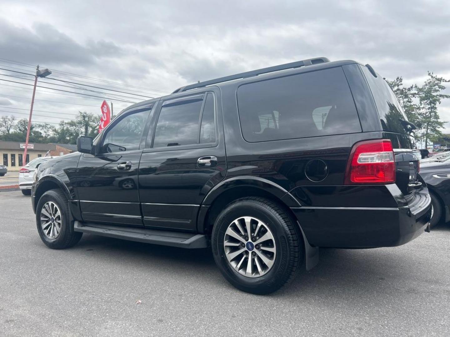2017 BLACK FORD EXPEDITION XLT (1FMJU1JT6HE) with an 3.5L engine, Automatic transmission, located at 2514 Williamson Rd NE, Roanoke, VA, 24012, (540) 265-7770, 37.294636, -79.936249 - Photo#2