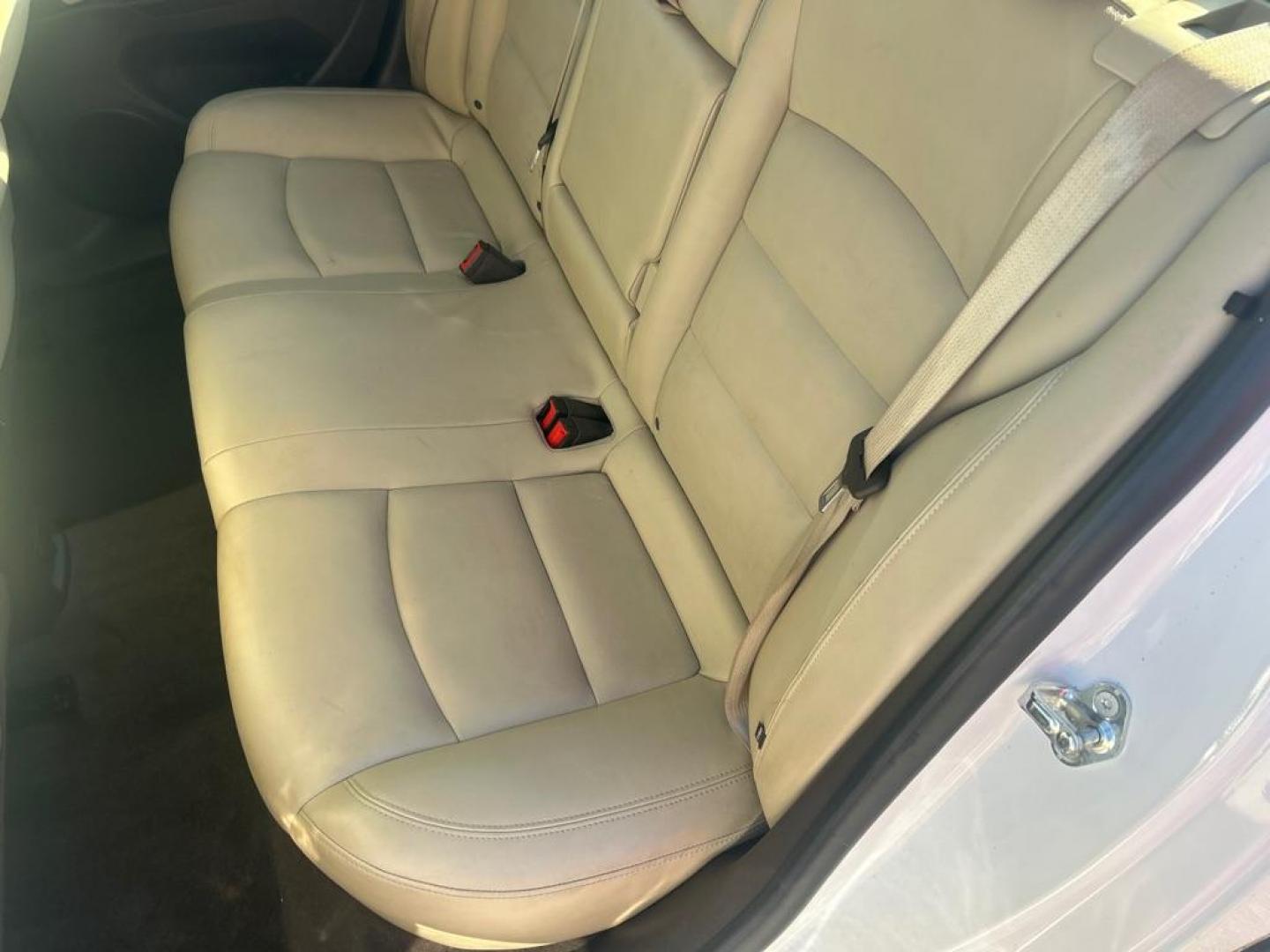 2015 WHITE CHEVROLET CRUZE LT (1G1PE5SB7F7) with an 1.4L engine, Automatic transmission, located at 2514 Williamson Rd NE, Roanoke, VA, 24012, (540) 265-7770, 37.294636, -79.936249 - Photo#4