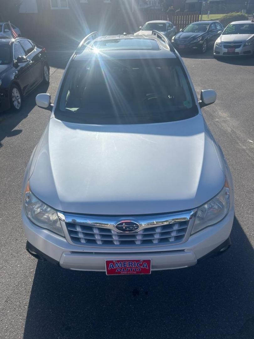 2013 WHITE SUBARU FORESTER 2.5X PREMIUM (JF2SHADC0DH) with an 2.5L engine, Automatic transmission, located at 2514 Williamson Rd NE, Roanoke, VA, 24012, (540) 265-7770, 37.294636, -79.936249 - Photo#1