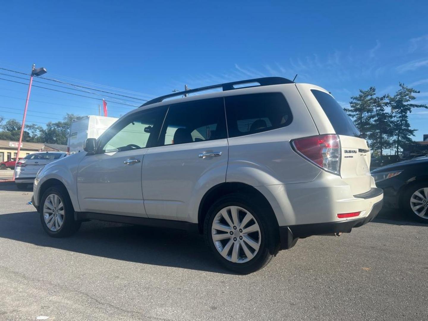 2013 WHITE SUBARU FORESTER 2.5X PREMIUM (JF2SHADC0DH) with an 2.5L engine, Automatic transmission, located at 2514 Williamson Rd NE, Roanoke, VA, 24012, (540) 265-7770, 37.294636, -79.936249 - Photo#2