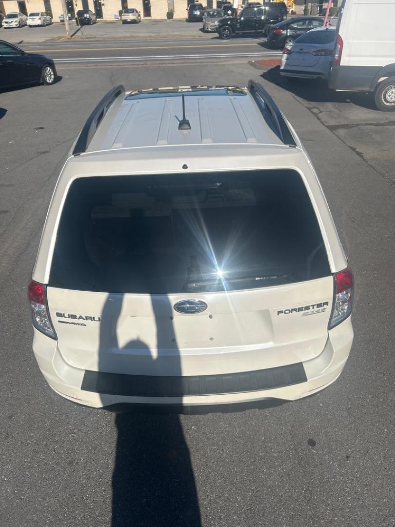 2013 WHITE SUBARU FORESTER 2.5X PREMIUM (JF2SHADC0DH) with an 2.5L engine, Automatic transmission, located at 2514 Williamson Rd NE, Roanoke, VA, 24012, (540) 265-7770, 37.294636, -79.936249 - Photo#3