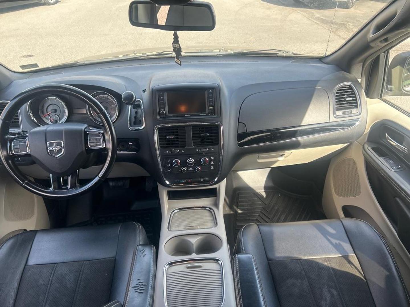 2019 BLACK DODGE GRAND CARAVAN SXT (2C4RDGCG1KR) with an 3.6L engine, Automatic transmission, located at 2514 Williamson Rd NE, Roanoke, VA, 24012, (540) 265-7770, 37.294636, -79.936249 - Photo#5