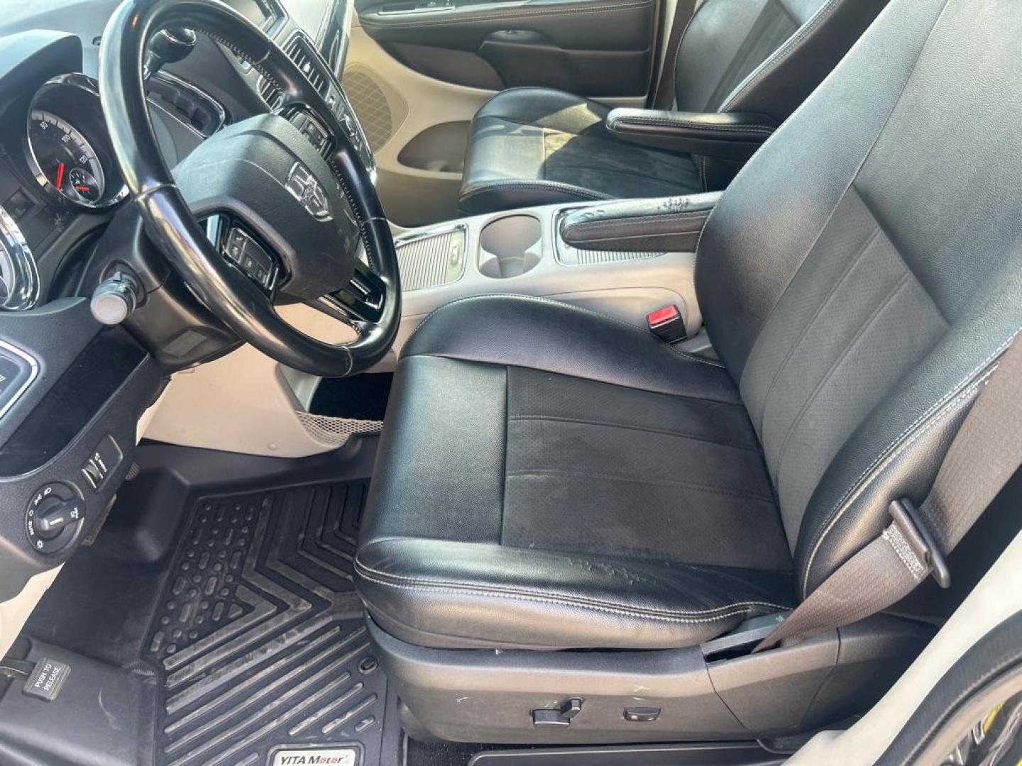 2019 BLACK DODGE GRAND CARAVAN SXT (2C4RDGCG1KR) with an 3.6L engine, Automatic transmission, located at 2514 Williamson Rd NE, Roanoke, VA, 24012, (540) 265-7770, 37.294636, -79.936249 - Photo#6