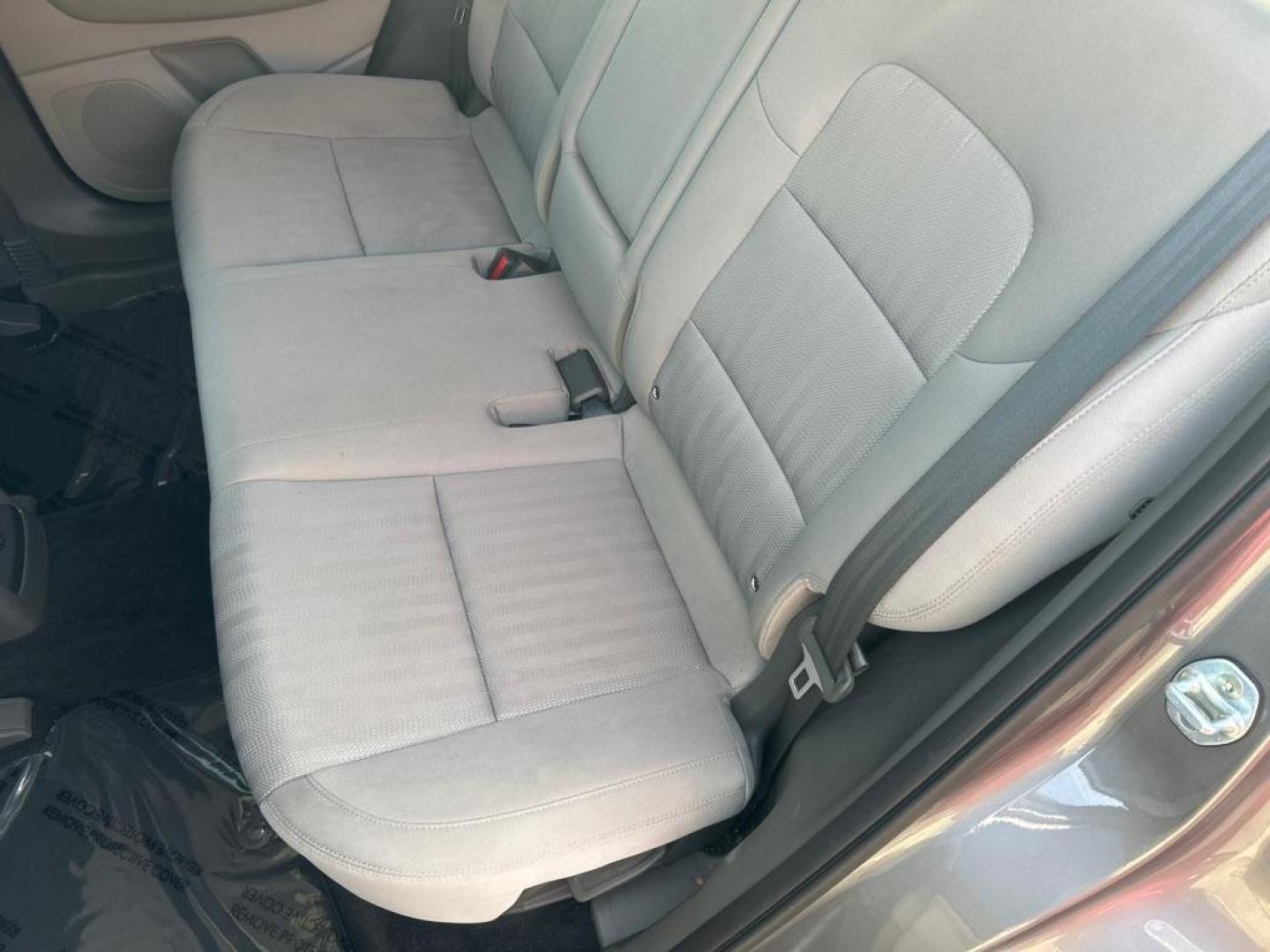 2019 SILVER KIA SPORTAGE LX (KNDPM3AC3K7) with an 2.4L engine, Automatic transmission, located at 2514 Williamson Rd NE, Roanoke, VA, 24012, (540) 265-7770, 37.294636, -79.936249 - NO CREDIT CHECK FINANCING WITH ONLY $3800 DOWN PAYMENT!!!! Check out our website www.needausedvehicle.com for our No Credit Check/ In House Financing options!! No Credit Check Available!!! In House Financing Available!!! All Clean Title Vehicles (no Salvaged or flooded vehicles ever on our lot)! - Photo#4