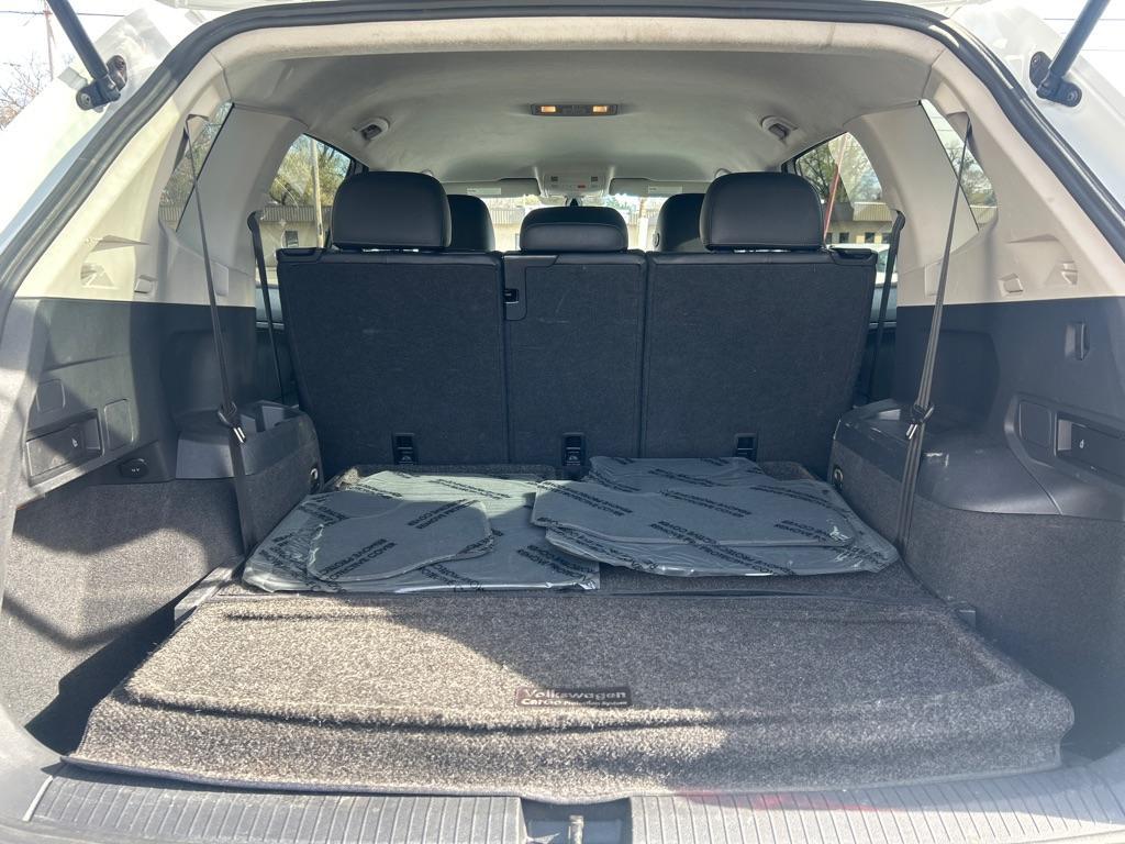 2018 WHITE VOLKSWAGEN TIGUAN SE (3VV3B7AX5JM) with an 2.0L engine, Automatic transmission, located at 2514 Williamson Rd NE, Roanoke, VA, 24012, (540) 265-7770, 37.294636, -79.936249 - NO CREDIT CHECK FINANCING WITH ONLY $3200 DOWN PAYMENT!!!! Check out our website www.needausedvehicle.com for our No Credit Check/ In House Financing options!! No Credit Check Available!!! In House Financing Available!!! All Clean Title Vehicles (no Salvaged or flooded vehicles ever on our lot)! - Photo#4