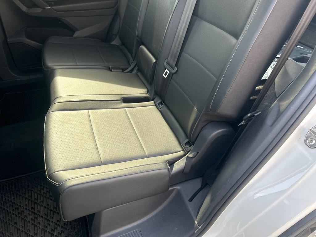 2018 WHITE VOLKSWAGEN TIGUAN SE (3VV3B7AX5JM) with an 2.0L engine, Automatic transmission, located at 2514 Williamson Rd NE, Roanoke, VA, 24012, (540) 265-7770, 37.294636, -79.936249 - NO CREDIT CHECK FINANCING WITH ONLY $3200 DOWN PAYMENT!!!! Check out our website www.needausedvehicle.com for our No Credit Check/ In House Financing options!! No Credit Check Available!!! In House Financing Available!!! All Clean Title Vehicles (no Salvaged or flooded vehicles ever on our lot)! - Photo#6