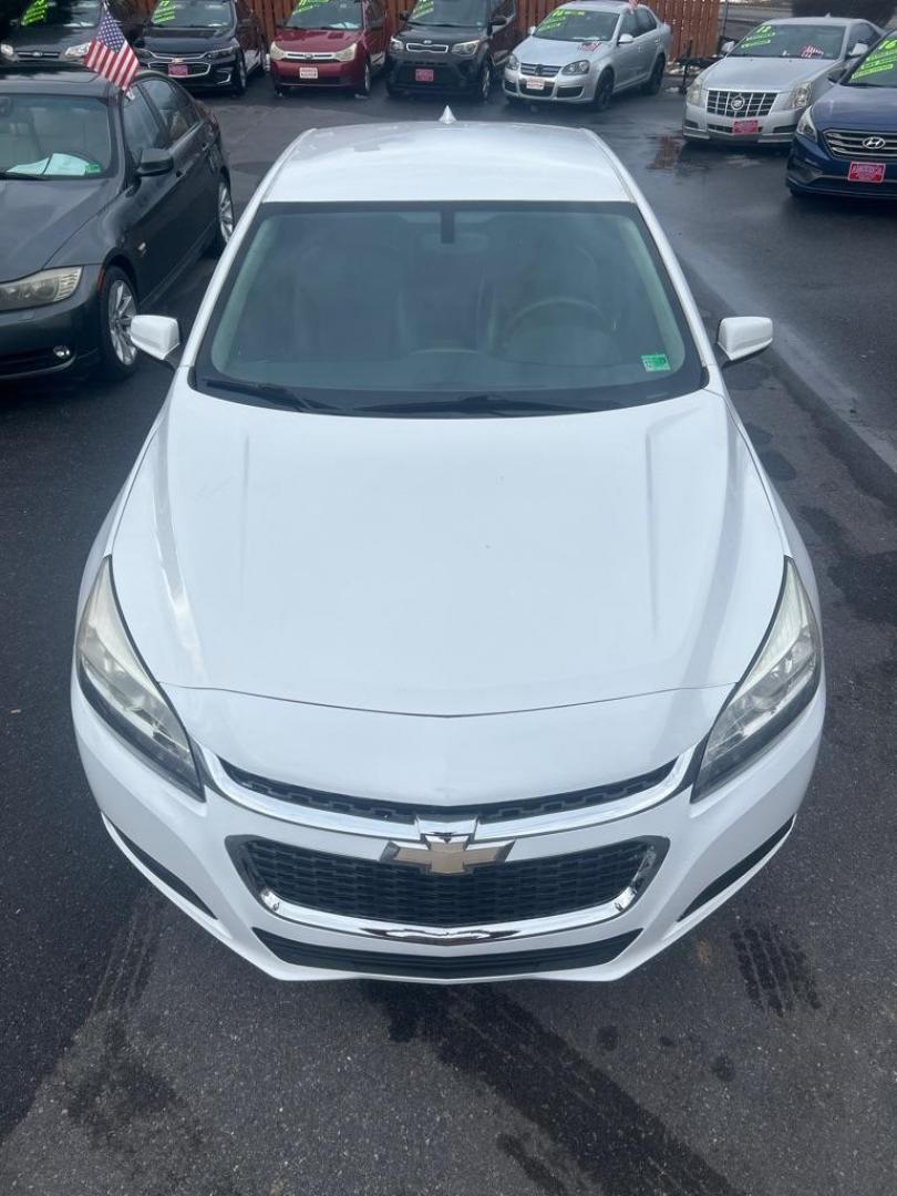 2016 WHITE CHEVROLET MALIBU LIMITED LT (1G11C5SA1GU) with an 2.5L engine, Automatic transmission, located at 2514 Williamson Rd NE, Roanoke, VA, 24012, (540) 265-7770, 37.294636, -79.936249 - Photo#1