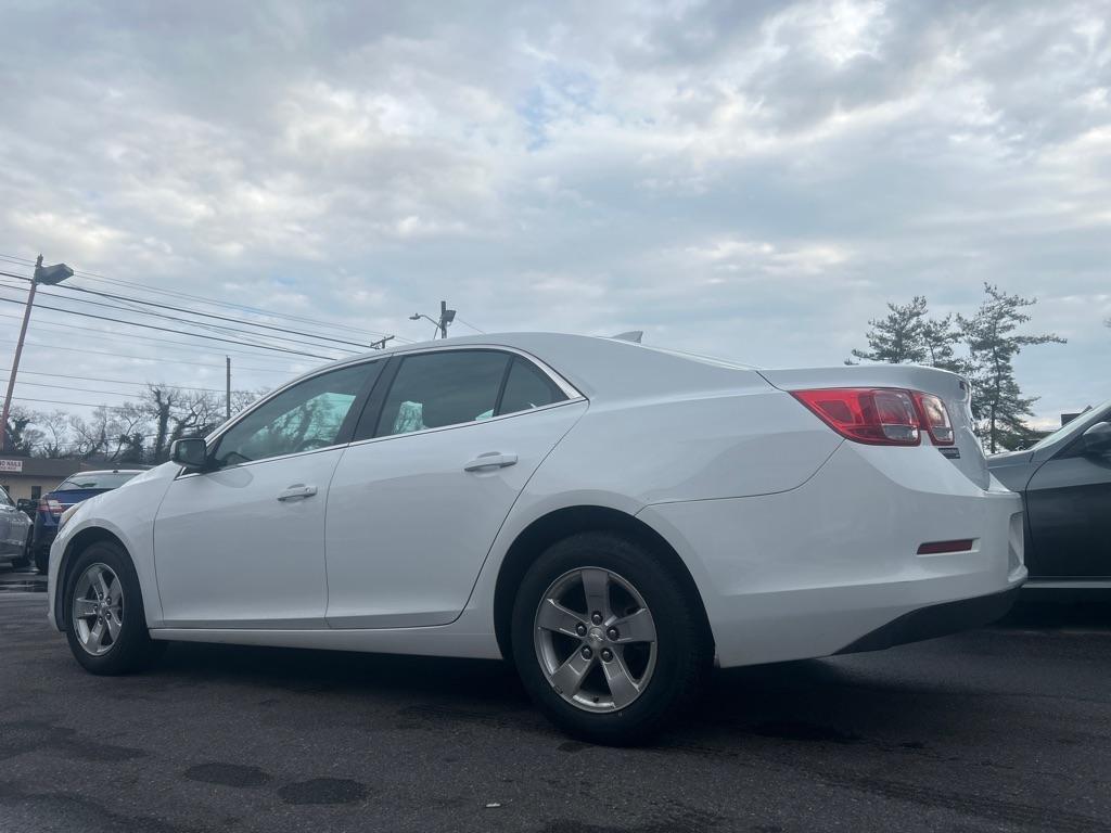 2016 WHITE CHEVROLET MALIBU LIMITED LT (1G11C5SA1GU) with an 2.5L engine, Automatic transmission, located at 2514 Williamson Rd NE, Roanoke, VA, 24012, (540) 265-7770, 37.294636, -79.936249 - NO CREDIT CHECK FINANCING WITH ONLY $2300 DOWN PAYMENT!!!! Check out our website www.needausedvehicle.com for our No Credit Check/ In House Financing options!! No Credit Check Available!!! In House Financing Available!!! All Clean Title Vehicles (no Salvaged or flooded vehicles ever on our lot)! - Photo#2