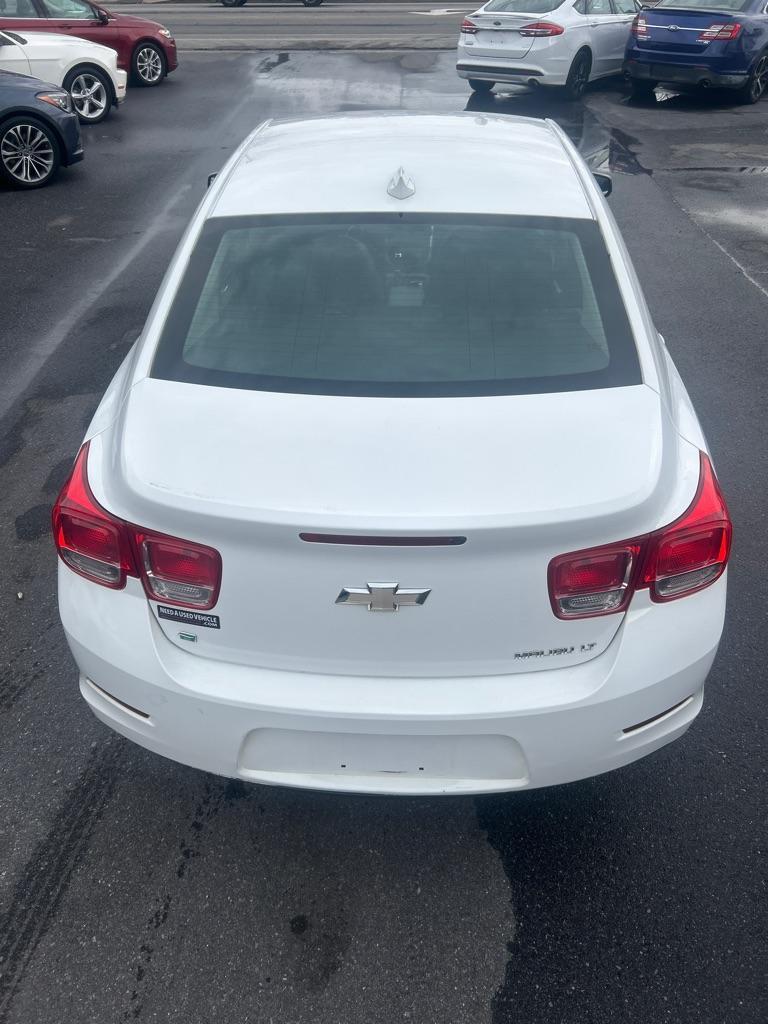 2016 WHITE CHEVROLET MALIBU LIMITED LT (1G11C5SA1GU) with an 2.5L engine, Automatic transmission, located at 2514 Williamson Rd NE, Roanoke, VA, 24012, (540) 265-7770, 37.294636, -79.936249 - NO CREDIT CHECK FINANCING WITH ONLY $2300 DOWN PAYMENT!!!! Check out our website www.needausedvehicle.com for our No Credit Check/ In House Financing options!! No Credit Check Available!!! In House Financing Available!!! All Clean Title Vehicles (no Salvaged or flooded vehicles ever on our lot)! - Photo#3