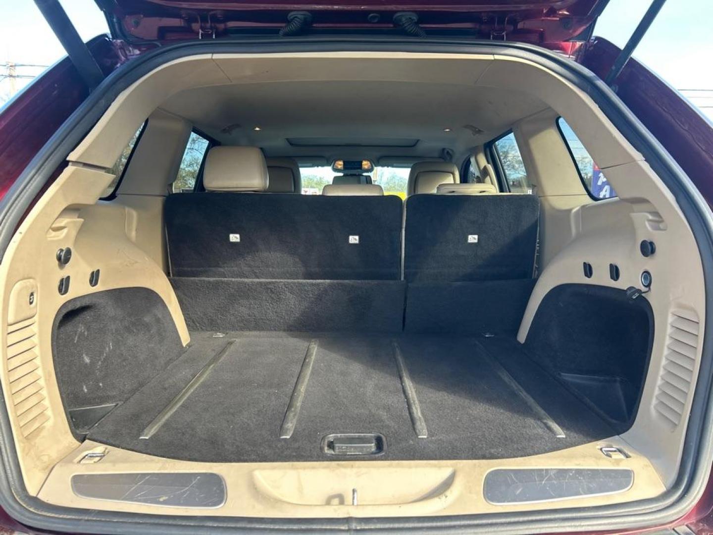 2016 RED JEEP GRAND CHEROKEE LIMITED (1C4RJEBG9GC) with an 3.6L engine, Automatic transmission, located at 2514 Williamson Rd NE, Roanoke, VA, 24012, (540) 265-7770, 37.294636, -79.936249 - NO CREDIT CHECK FINANCING WITH ONLY $2800 DOWN PAYMENT!!!! Check out our website www.needausedvehicle.com for our No Credit Check/ In House Financing options!! No Credit Check Available!!! In House Financing Available!!! All Clean Title Vehicles (no Salvaged or flooded vehicles ever on our lot)! - Photo#4