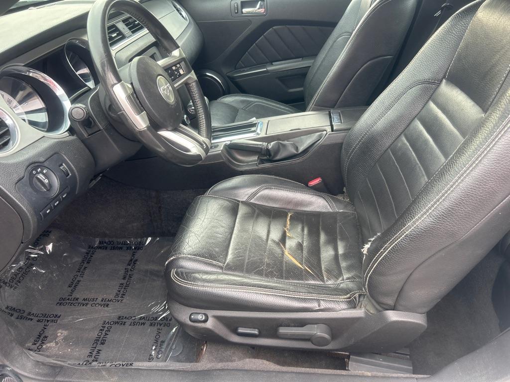 2011 WHITE FORD MUSTANG Premium (1ZVBP8AM9B5) with an 3.7L engine, Automatic transmission, located at 2514 Williamson Rd NE, Roanoke, VA, 24012, (540) 265-7770, 37.294636, -79.936249 - NO CREDIT CHECK FINANCING WITH ONLY $3000 DOWN PAYMENT!!!! Check out our website www.needausedvehicle.com for our No Credit Check/ In House Financing options!! No Credit Check Available!!! In House Financing Available!!! All Clean Title Vehicles (no Salvaged or flooded vehicles ever on our lot)! - Photo#3