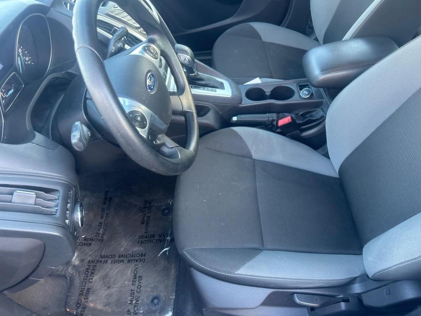 2014 GRAY FORD FOCUS SE (1FADP3F21EL) with an 2.0L engine, Automatic transmission, located at 2514 Williamson Rd NE, Roanoke, VA, 24012, (540) 265-7770, 37.294636, -79.936249 - NO CREDIT CHECK FINANCING WITH ONLY $2300 DOWN PAYMENT!!!! Check out our website www.needausedvehicle.com for our No Credit Check/ In House Financing options!! No Credit Check Available!!! In House Financing Available!!! All Clean Title Vehicles (no Salvaged or flooded vehicles ever on our lot)! - Photo#6