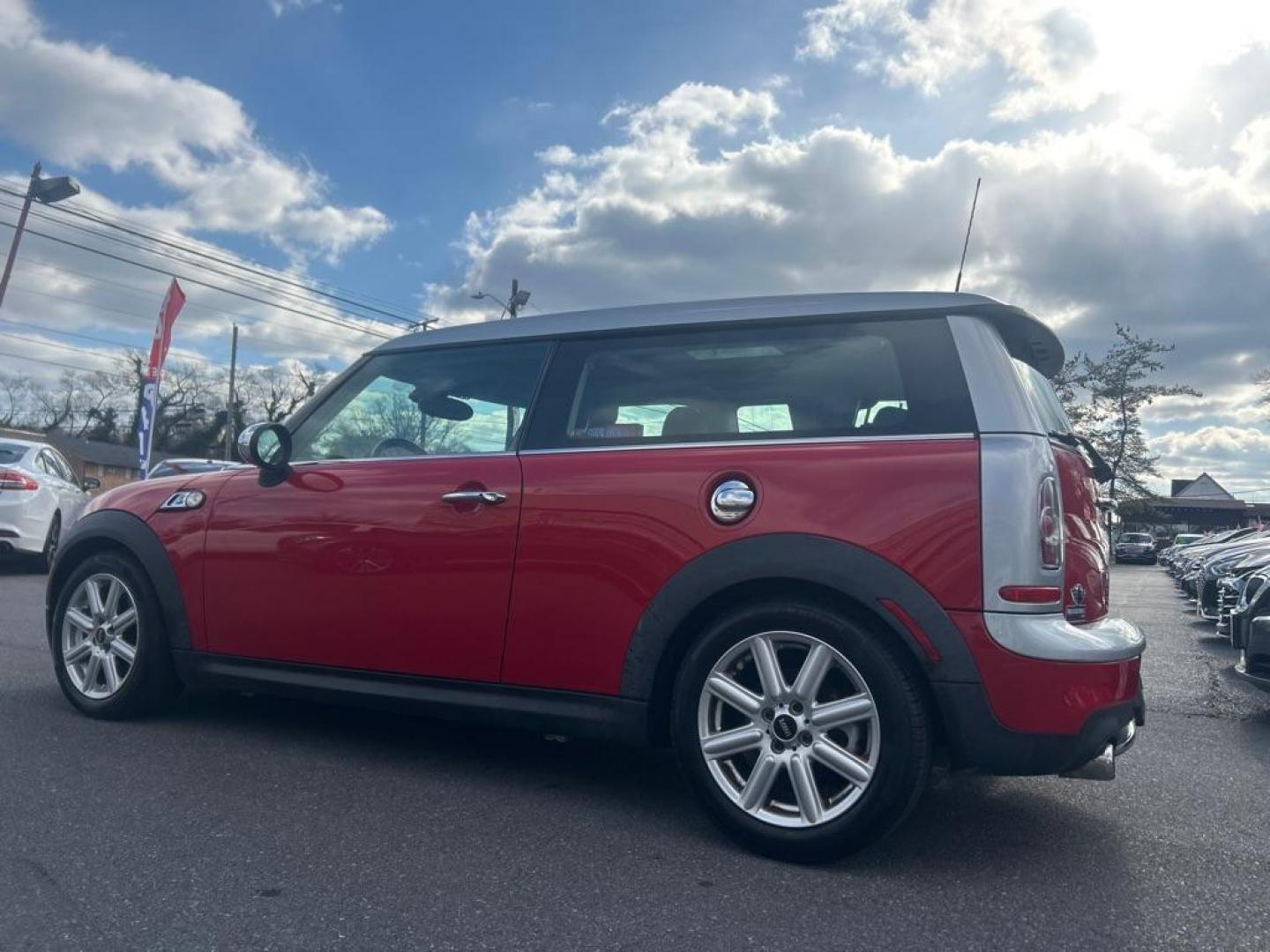 2011 RED MINI COOPER S CLUBMAN (WMWZG3C56BT) with an 1.6L engine, 6-Speed Manual transmission, located at 2514 Williamson Rd NE, Roanoke, VA, 24012, (540) 265-7770, 37.294636, -79.936249 - Photo#1