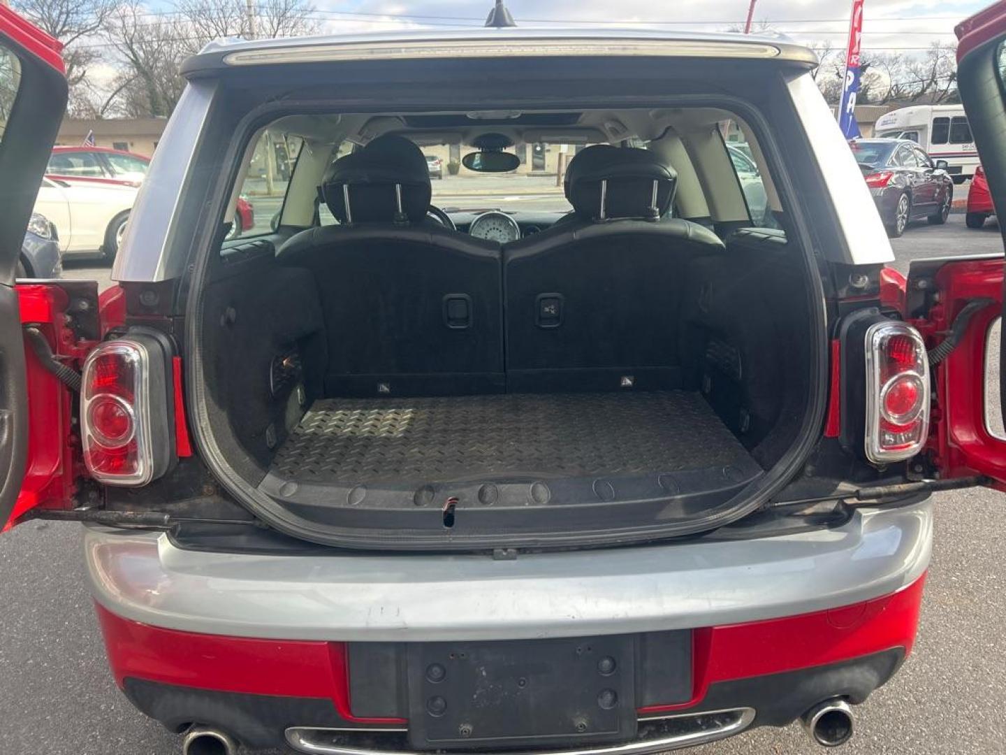 2011 RED MINI COOPER S CLUBMAN (WMWZG3C56BT) with an 1.6L engine, 6-Speed Manual transmission, located at 2514 Williamson Rd NE, Roanoke, VA, 24012, (540) 265-7770, 37.294636, -79.936249 - Photo#2