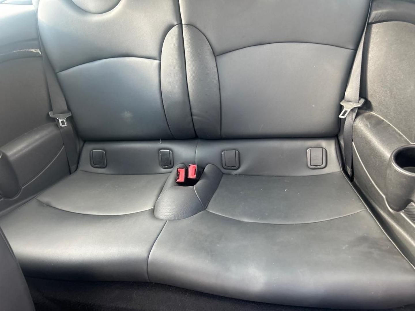 2011 RED MINI COOPER S CLUBMAN (WMWZG3C56BT) with an 1.6L engine, 6-Speed Manual transmission, located at 2514 Williamson Rd NE, Roanoke, VA, 24012, (540) 265-7770, 37.294636, -79.936249 - Photo#4