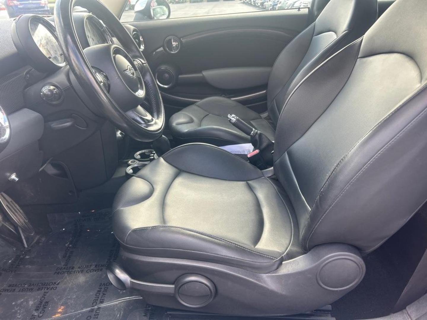 2011 RED MINI COOPER S CLUBMAN (WMWZG3C56BT) with an 1.6L engine, 6-Speed Manual transmission, located at 2514 Williamson Rd NE, Roanoke, VA, 24012, (540) 265-7770, 37.294636, -79.936249 - Photo#5