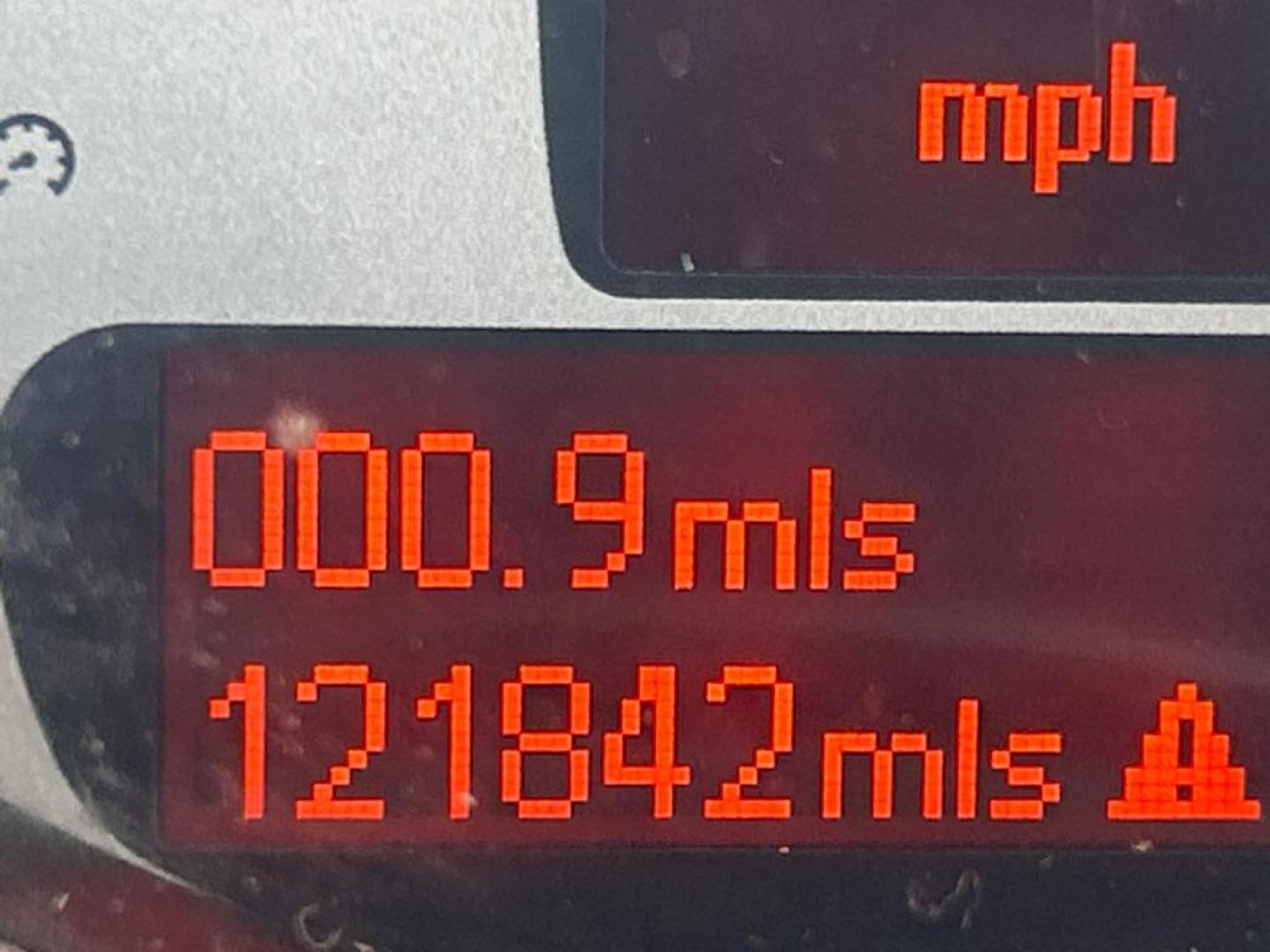 2011 RED MINI COOPER S CLUBMAN (WMWZG3C56BT) with an 1.6L engine, 6-Speed Manual transmission, located at 2514 Williamson Rd NE, Roanoke, VA, 24012, (540) 265-7770, 37.294636, -79.936249 - Photo#8