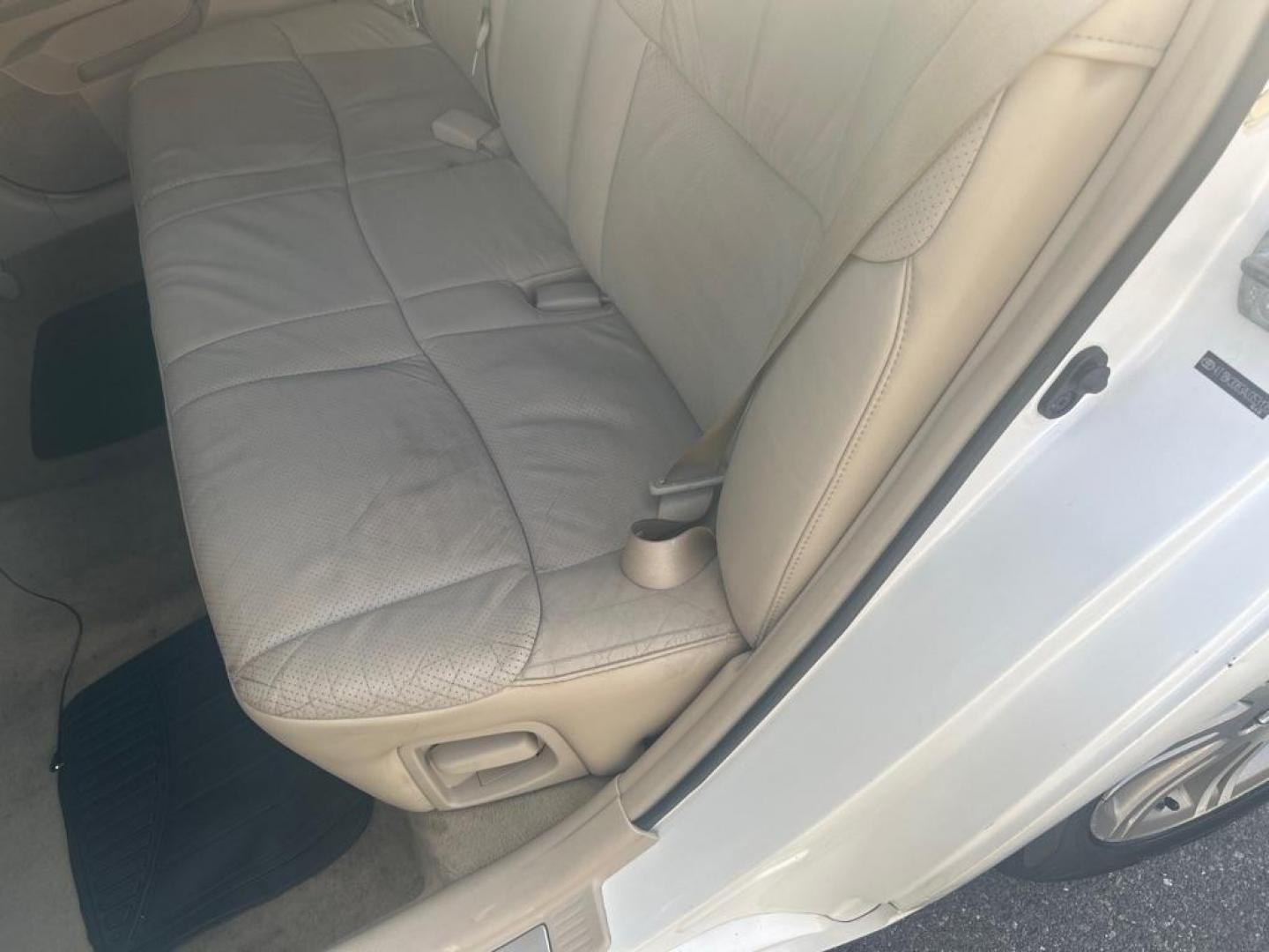 2010 WHITE TOYOTA AVALON XL (4T1BK3DB3AU) with an 3.5L engine, Automatic transmission, located at 2514 Williamson Rd NE, Roanoke, VA, 24012, (540) 265-7770, 37.294636, -79.936249 - NO CREDIT CHECK FINANCING WITH ONLY $1800 DOWN PAYMENT!!!! Check out our website www.needausedvehicle.com for our No Credit Check/ In House Financing options!! No Credit Check Available!!! In House Financing Available!!! All Clean Title Vehicles (no Salvaged or flooded vehicles ever on our lot)! - Photo#2