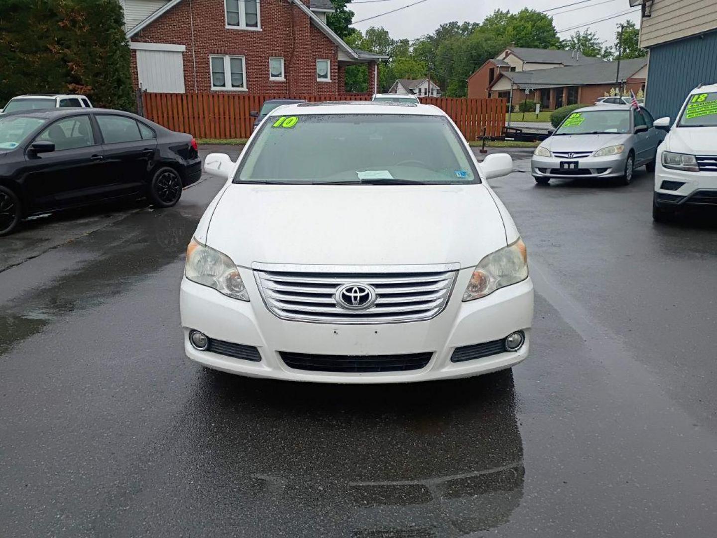 2010 WHITE TOYOTA AVALON XL (4T1BK3DB3AU) with an 3.5L engine, Automatic transmission, located at 2514 Williamson Rd NE, Roanoke, VA, 24012, (540) 265-7770, 37.294636, -79.936249 - NO CREDIT CHECK FINANCING WITH ONLY $1800 DOWN PAYMENT!!!! Check out our website www.needausedvehicle.com for our No Credit Check/ In House Financing options!! No Credit Check Available!!! In House Financing Available!!! All Clean Title Vehicles (no Salvaged or flooded vehicles ever on our lot)!- Photo#0