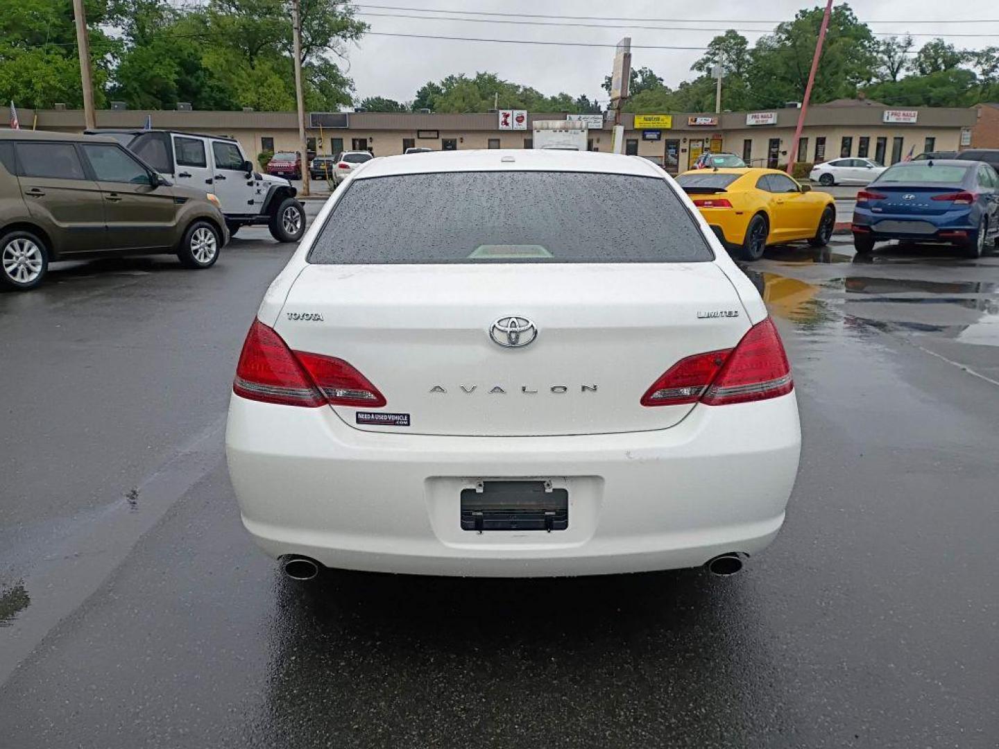 2010 WHITE TOYOTA AVALON XL (4T1BK3DB3AU) with an 3.5L engine, Automatic transmission, located at 2514 Williamson Rd NE, Roanoke, VA, 24012, (540) 265-7770, 37.294636, -79.936249 - NO CREDIT CHECK FINANCING WITH ONLY $1800 DOWN PAYMENT!!!! Check out our website www.needausedvehicle.com for our No Credit Check/ In House Financing options!! No Credit Check Available!!! In House Financing Available!!! All Clean Title Vehicles (no Salvaged or flooded vehicles ever on our lot)!- Photo#4