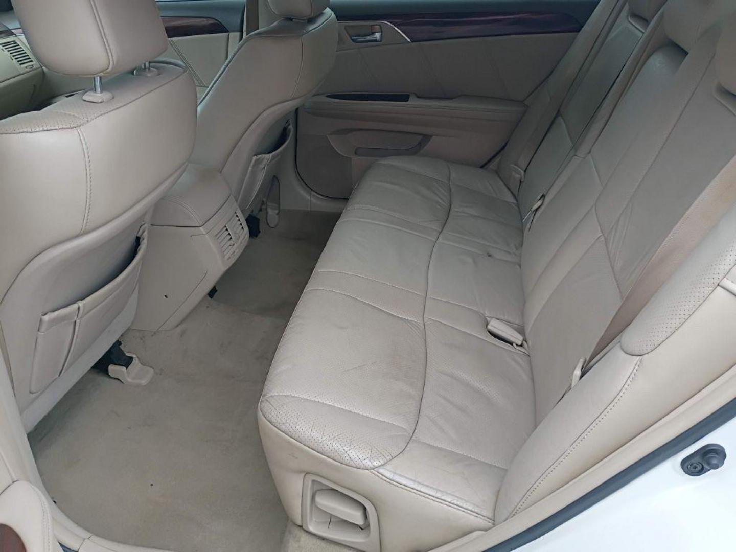 2010 WHITE TOYOTA AVALON XL (4T1BK3DB3AU) with an 3.5L engine, Automatic transmission, located at 2514 Williamson Rd NE, Roanoke, VA, 24012, (540) 265-7770, 37.294636, -79.936249 - NO CREDIT CHECK FINANCING WITH ONLY $1800 DOWN PAYMENT!!!! Check out our website www.needausedvehicle.com for our No Credit Check/ In House Financing options!! No Credit Check Available!!! In House Financing Available!!! All Clean Title Vehicles (no Salvaged or flooded vehicles ever on our lot)!- Photo#6