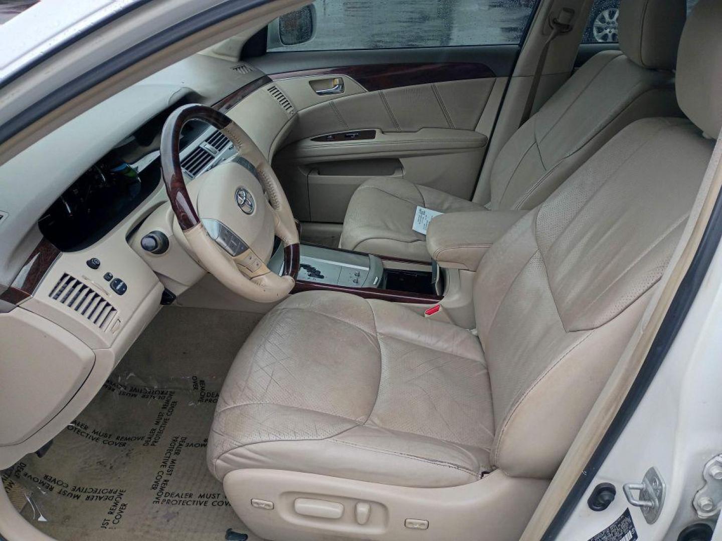 2010 WHITE TOYOTA AVALON XL (4T1BK3DB3AU) with an 3.5L engine, Automatic transmission, located at 2514 Williamson Rd NE, Roanoke, VA, 24012, (540) 265-7770, 37.294636, -79.936249 - NO CREDIT CHECK FINANCING WITH ONLY $1800 DOWN PAYMENT!!!! Check out our website www.needausedvehicle.com for our No Credit Check/ In House Financing options!! No Credit Check Available!!! In House Financing Available!!! All Clean Title Vehicles (no Salvaged or flooded vehicles ever on our lot)!- Photo#7