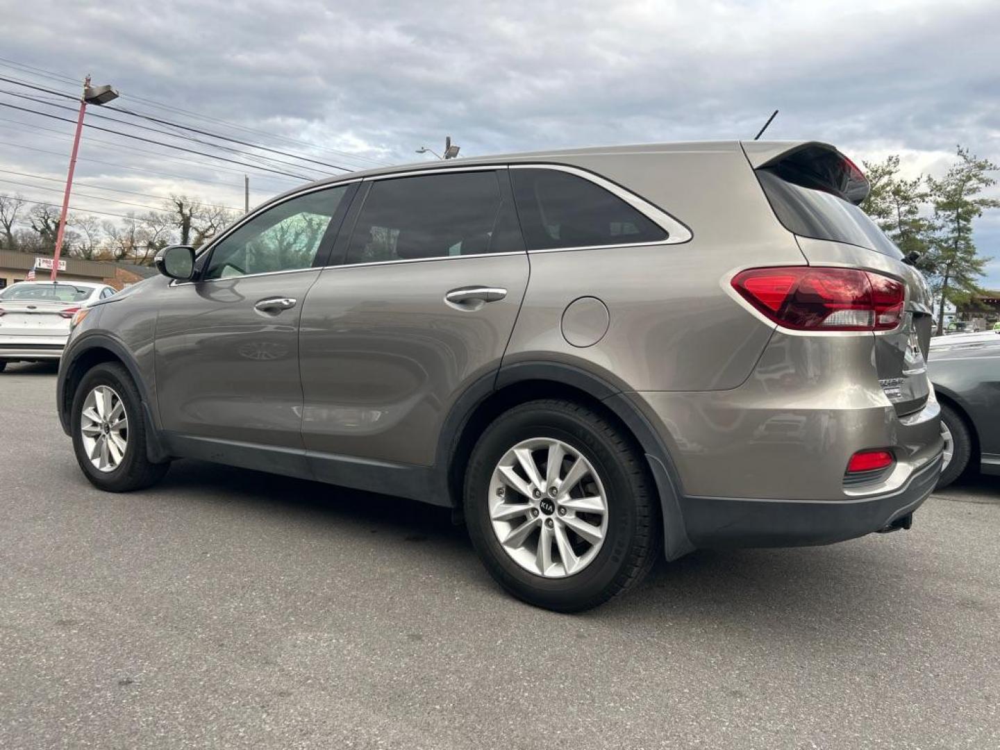 2019 GRAY KIA SORENTO L (5XYPG4A33KG) with an 2.4L engine, Automatic transmission, located at 2514 Williamson Rd NE, Roanoke, VA, 24012, (540) 265-7770, 37.294636, -79.936249 - NO CREDIT CHECK FINANCING WITH ONLY $3500 DOWN PAYMENT!!!! Check out our website www.needausedvehicle.com for our No Credit Check/ In House Financing options!! No Credit Check Available!!! In House Financing Available!!! All Clean Title Vehicles (no Salvaged or flooded vehicles ever on our lot)! - Photo#1