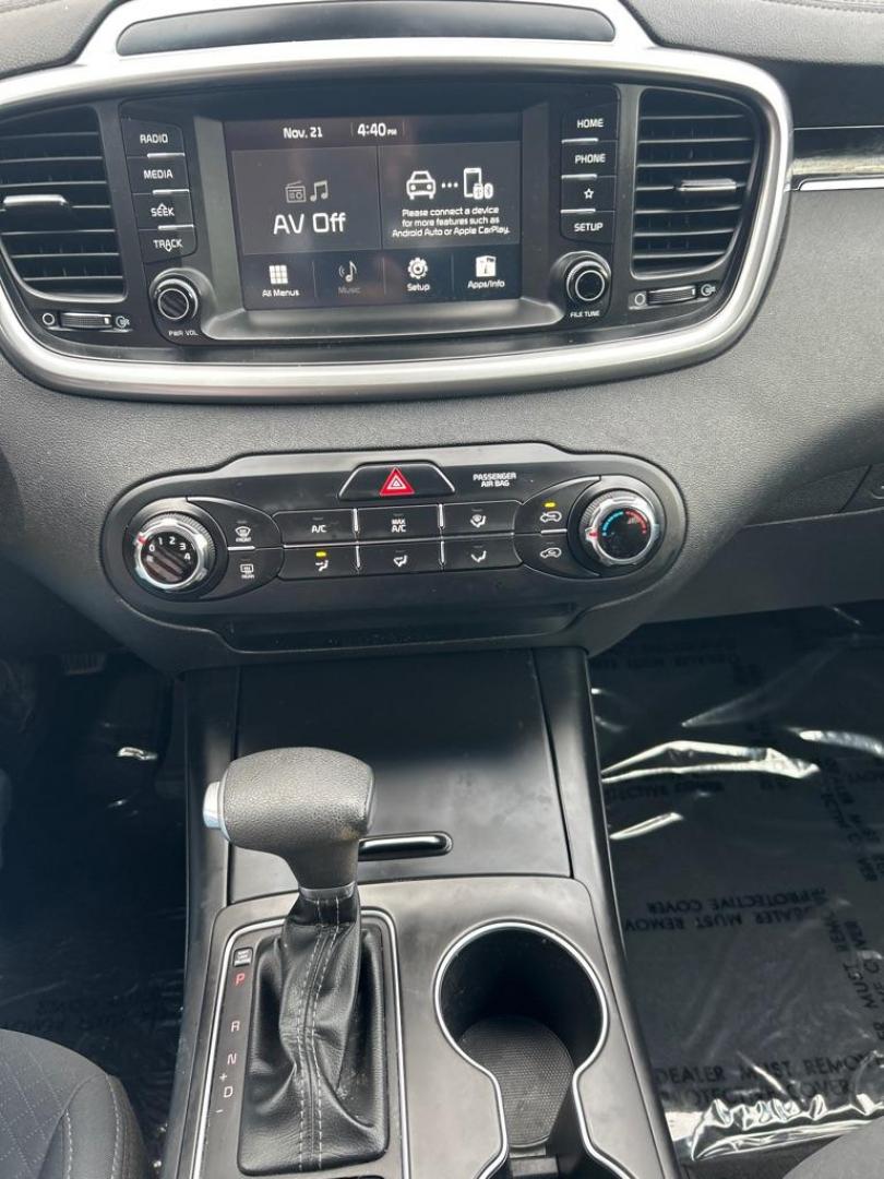 2019 GRAY KIA SORENTO L (5XYPG4A33KG) with an 2.4L engine, Automatic transmission, located at 2514 Williamson Rd NE, Roanoke, VA, 24012, (540) 265-7770, 37.294636, -79.936249 - NO CREDIT CHECK FINANCING WITH ONLY $3500 DOWN PAYMENT!!!! Check out our website www.needausedvehicle.com for our No Credit Check/ In House Financing options!! No Credit Check Available!!! In House Financing Available!!! All Clean Title Vehicles (no Salvaged or flooded vehicles ever on our lot)! - Photo#7