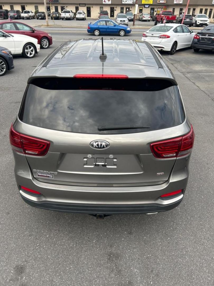 2019 GRAY KIA SORENTO L (5XYPG4A33KG) with an 2.4L engine, Automatic transmission, located at 2514 Williamson Rd NE, Roanoke, VA, 24012, (540) 265-7770, 37.294636, -79.936249 - NO CREDIT CHECK FINANCING WITH ONLY $3500 DOWN PAYMENT!!!! Check out our website www.needausedvehicle.com for our No Credit Check/ In House Financing options!! No Credit Check Available!!! In House Financing Available!!! All Clean Title Vehicles (no Salvaged or flooded vehicles ever on our lot)! - Photo#11