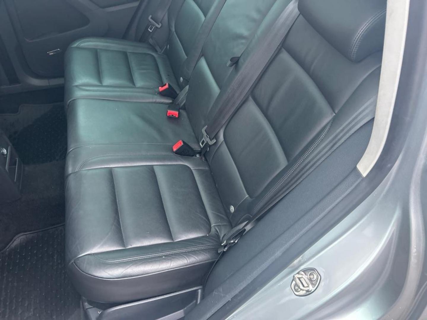 2011 GRAY VOLKSWAGEN TIGUAN S (WVGBV7AX5BW) with an 2.0L engine, Automatic transmission, located at 2514 Williamson Rd NE, Roanoke, VA, 24012, (540) 265-7770, 37.294636, -79.936249 - NO CREDIT CHECK FINANCING WITH ONLY $3200 DOWN PAYMENT!!!! Check out our website www.needausedvehicle.com for our No Credit Check/ In House Financing options!! No Credit Check Available!!! In House Financing Available!!! All Clean Title Vehicles (no Salvaged or flooded vehicles ever on our lot)! - Photo#4