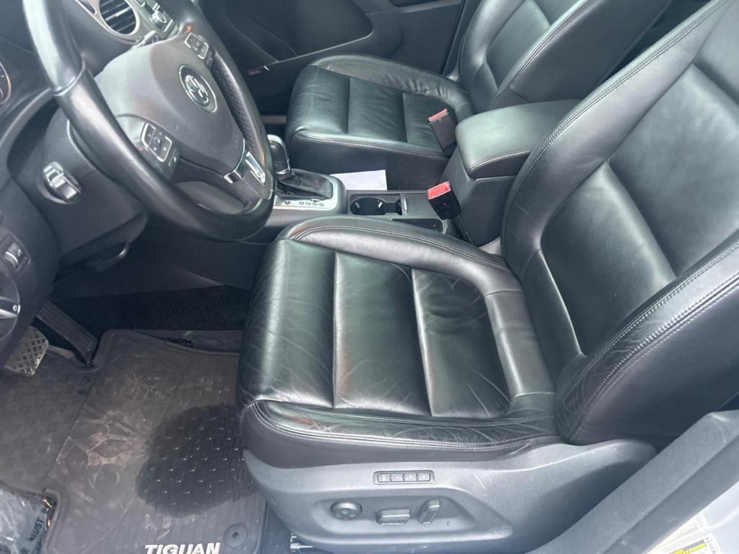 2011 GRAY VOLKSWAGEN TIGUAN S (WVGBV7AX5BW) with an 2.0L engine, Automatic transmission, located at 2514 Williamson Rd NE, Roanoke, VA, 24012, (540) 265-7770, 37.294636, -79.936249 - NO CREDIT CHECK FINANCING WITH ONLY $3200 DOWN PAYMENT!!!! Check out our website www.needausedvehicle.com for our No Credit Check/ In House Financing options!! No Credit Check Available!!! In House Financing Available!!! All Clean Title Vehicles (no Salvaged or flooded vehicles ever on our lot)! - Photo#6