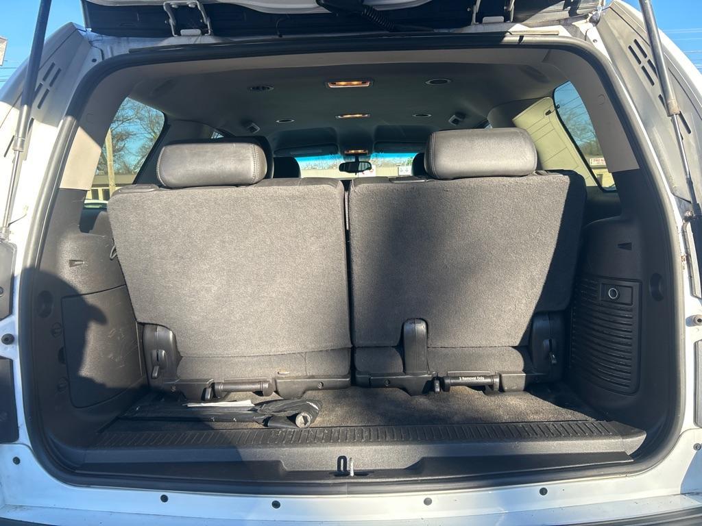 2013 WHITE CHEVROLET TAHOE 1500 LT (1GNSKBE01DR) with an 5.3L engine, Automatic transmission, located at 2514 Williamson Rd NE, Roanoke, VA, 24012, (540) 265-7770, 37.294636, -79.936249 - NO CREDIT CHECK FINANCING WITH ONLY $3500 DOWN PAYMENT!!!! Check out our website www.needausedvehicle.com for our No Credit Check/ In House Financing options!! No Credit Check Available!!! In House Financing Available!!! All Clean Title Vehicles (no Salvaged or flooded vehicles ever on our lot)! - Photo#3