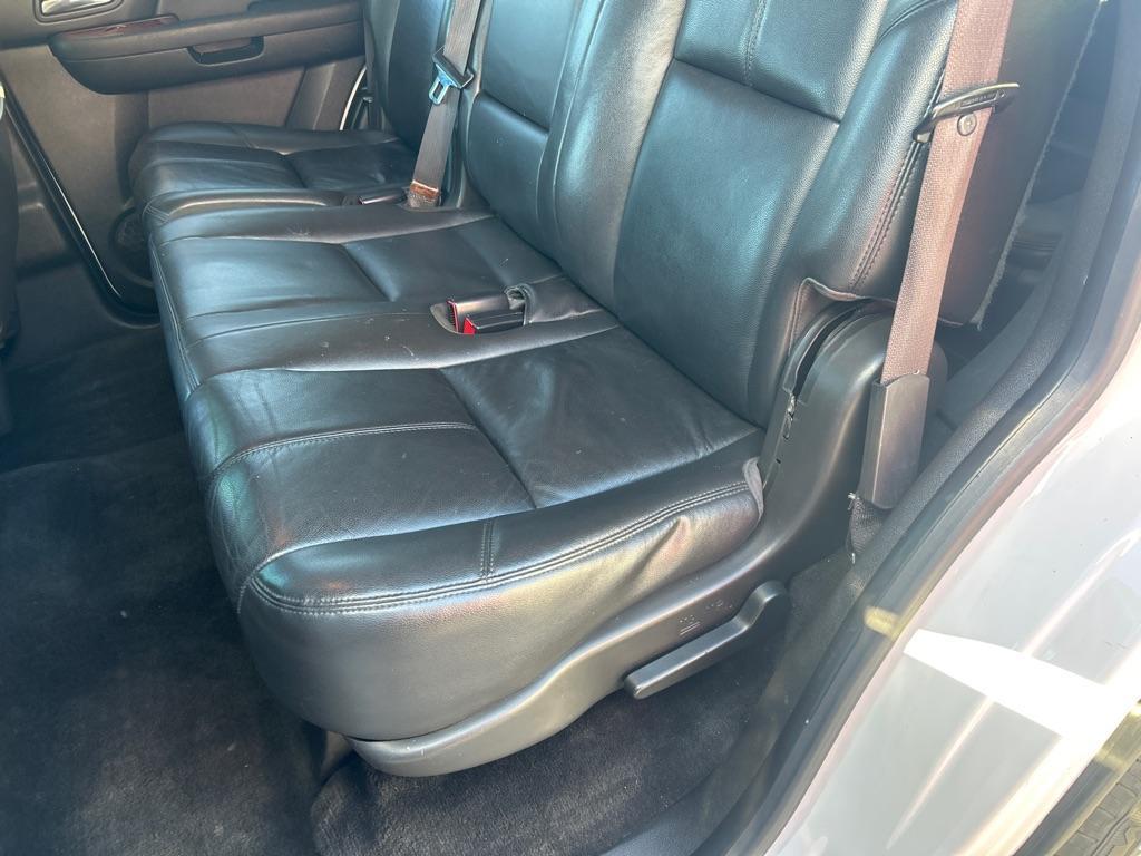 2013 WHITE CHEVROLET TAHOE 1500 LT (1GNSKBE01DR) with an 5.3L engine, Automatic transmission, located at 2514 Williamson Rd NE, Roanoke, VA, 24012, (540) 265-7770, 37.294636, -79.936249 - NO CREDIT CHECK FINANCING WITH ONLY $3500 DOWN PAYMENT!!!! Check out our website www.needausedvehicle.com for our No Credit Check/ In House Financing options!! No Credit Check Available!!! In House Financing Available!!! All Clean Title Vehicles (no Salvaged or flooded vehicles ever on our lot)! - Photo#5