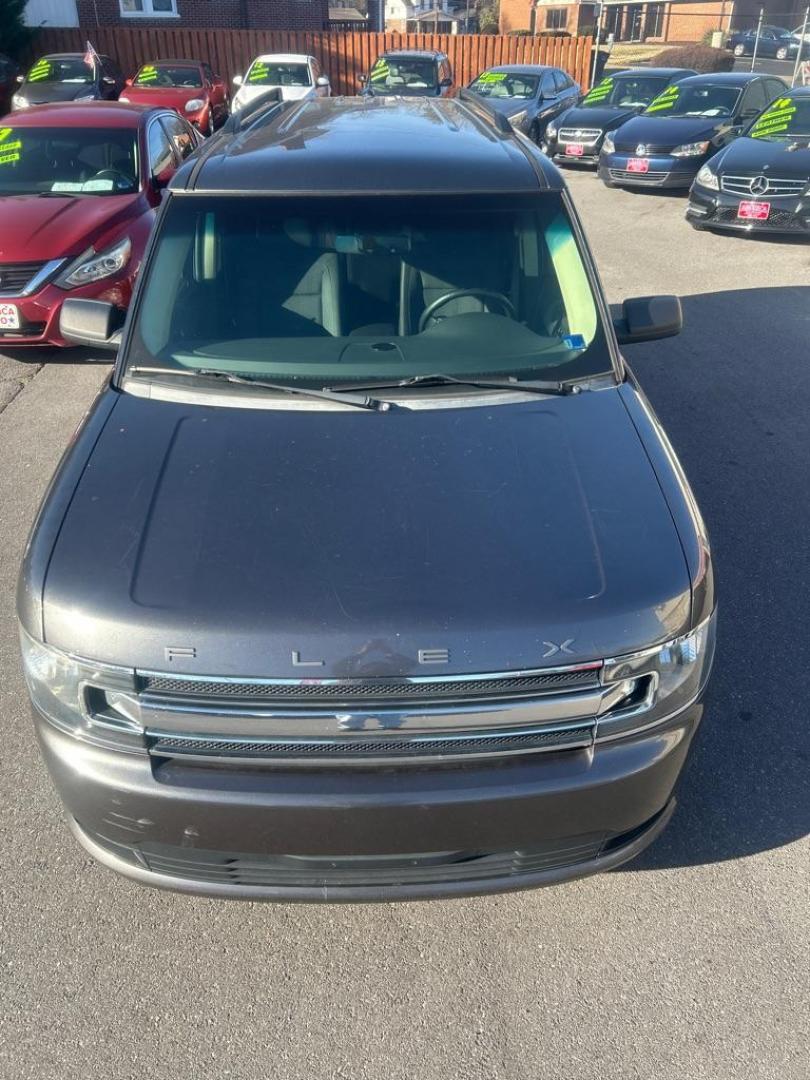 2016 GRAY FORD FLEX SE (2FMGK5B84GB) with an 3.5L engine, Automatic transmission, located at 2514 Williamson Rd NE, Roanoke, VA, 24012, (540) 265-7770, 37.294636, -79.936249 - NO CREDIT CHECK FINANCING WITH ONLY $2000 DOWN PAYMENT!!!! Check out our website www.needausedvehicle.com for our No Credit Check/ In House Financing options!! No Credit Check Available!!! In House Financing Available!!! All Clean Title Vehicles (no Salvaged or flooded vehicles ever on our lot)! - Photo#1