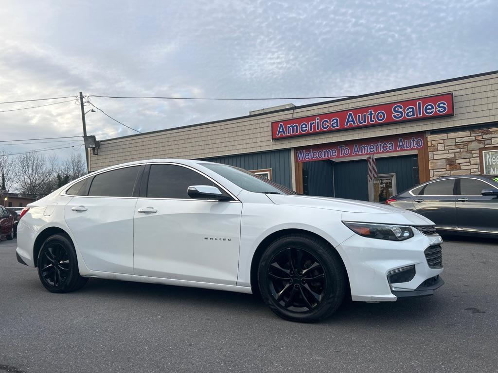 2018 WHITE CHEVROLET MALIBU LT (1G1ZD5ST2JF) with an 1.5L engine, Automatic transmission, located at 2514 Williamson Rd NE, Roanoke, VA, 24012, (540) 265-7770, 37.294636, -79.936249 - NO CREDIT CHECK FINANCING WITH ONLY $3000 DOWN PAYMENT!!!! Check out our website www.needausedvehicle.com for our No Credit Check/ In House Financing options!! No Credit Check Available!!! In House Financing Available!!! All Clean Title Vehicles (no Salvaged or flooded vehicles ever on our lot)! - Photo#0