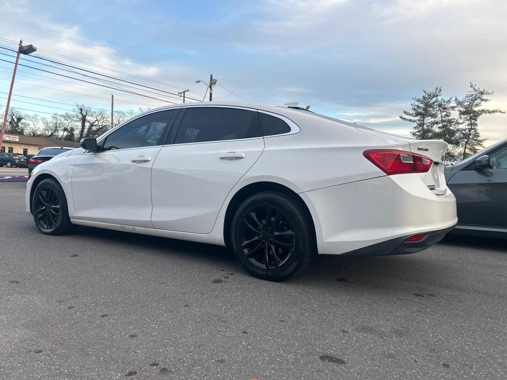 2018 WHITE CHEVROLET MALIBU LT (1G1ZD5ST2JF) with an 1.5L engine, Automatic transmission, located at 2514 Williamson Rd NE, Roanoke, VA, 24012, (540) 265-7770, 37.294636, -79.936249 - NO CREDIT CHECK FINANCING WITH ONLY $3000 DOWN PAYMENT!!!! Check out our website www.needausedvehicle.com for our No Credit Check/ In House Financing options!! No Credit Check Available!!! In House Financing Available!!! All Clean Title Vehicles (no Salvaged or flooded vehicles ever on our lot)! - Photo#1