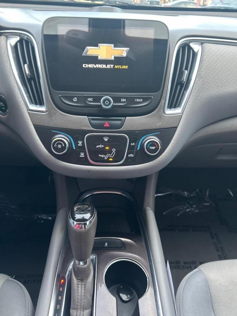 2018 WHITE CHEVROLET MALIBU LT (1G1ZD5ST2JF) with an 1.5L engine, Automatic transmission, located at 2514 Williamson Rd NE, Roanoke, VA, 24012, (540) 265-7770, 37.294636, -79.936249 - NO CREDIT CHECK FINANCING WITH ONLY $3000 DOWN PAYMENT!!!! Check out our website www.needausedvehicle.com for our No Credit Check/ In House Financing options!! No Credit Check Available!!! In House Financing Available!!! All Clean Title Vehicles (no Salvaged or flooded vehicles ever on our lot)! - Photo#5