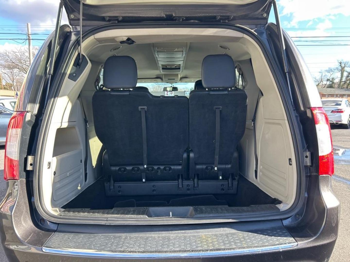 2016 GRAY CHRYSLER TOWN and COUNTRY TOURING (2C4RC1BG0GR) with an 3.6L engine, Automatic transmission, located at 2514 Williamson Rd NE, Roanoke, VA, 24012, (540) 265-7770, 37.294636, -79.936249 - NO CREDIT CHECK FINANCING WITH ONLY $3000 DOWN PAYMENT!!!! Check out our website www.needausedvehicle.com for our No Credit Check/ In House Financing options!! No Credit Check Available!!! In House Financing Available!!! All Clean Title Vehicles (no Salvaged or flooded vehicles ever on our lot)! - Photo#2