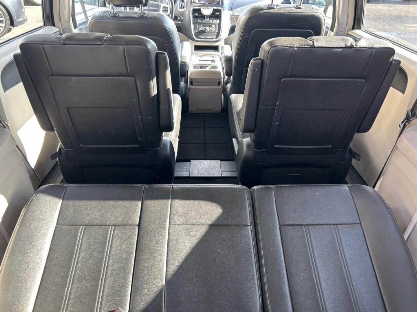 2016 GRAY CHRYSLER TOWN and COUNTRY TOURING (2C4RC1BG0GR) with an 3.6L engine, Automatic transmission, located at 2514 Williamson Rd NE, Roanoke, VA, 24012, (540) 265-7770, 37.294636, -79.936249 - NO CREDIT CHECK FINANCING WITH ONLY $3000 DOWN PAYMENT!!!! Check out our website www.needausedvehicle.com for our No Credit Check/ In House Financing options!! No Credit Check Available!!! In House Financing Available!!! All Clean Title Vehicles (no Salvaged or flooded vehicles ever on our lot)! - Photo#3