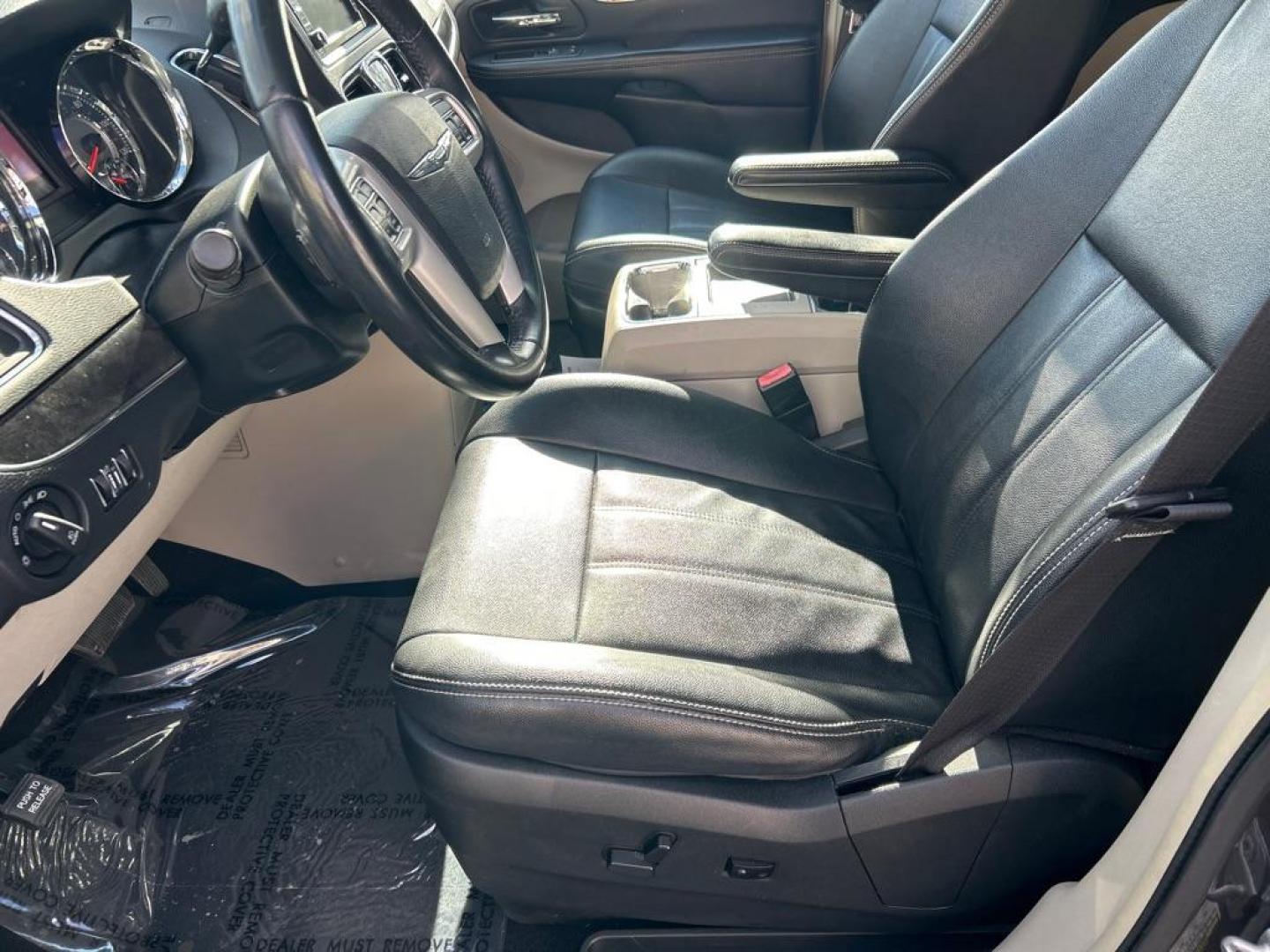 2016 GRAY CHRYSLER TOWN and COUNTRY TOURING (2C4RC1BG0GR) with an 3.6L engine, Automatic transmission, located at 2514 Williamson Rd NE, Roanoke, VA, 24012, (540) 265-7770, 37.294636, -79.936249 - NO CREDIT CHECK FINANCING WITH ONLY $3000 DOWN PAYMENT!!!! Check out our website www.needausedvehicle.com for our No Credit Check/ In House Financing options!! No Credit Check Available!!! In House Financing Available!!! All Clean Title Vehicles (no Salvaged or flooded vehicles ever on our lot)! - Photo#8
