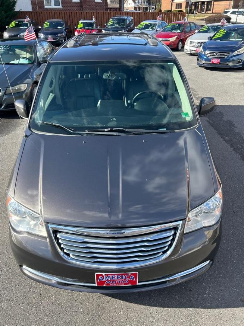 2016 GRAY CHRYSLER TOWN and COUNTRY TOURING (2C4RC1BG0GR) with an 3.6L engine, Automatic transmission, located at 2514 Williamson Rd NE, Roanoke, VA, 24012, (540) 265-7770, 37.294636, -79.936249 - NO CREDIT CHECK FINANCING WITH ONLY $3000 DOWN PAYMENT!!!! Check out our website www.needausedvehicle.com for our No Credit Check/ In House Financing options!! No Credit Check Available!!! In House Financing Available!!! All Clean Title Vehicles (no Salvaged or flooded vehicles ever on our lot)! - Photo#10