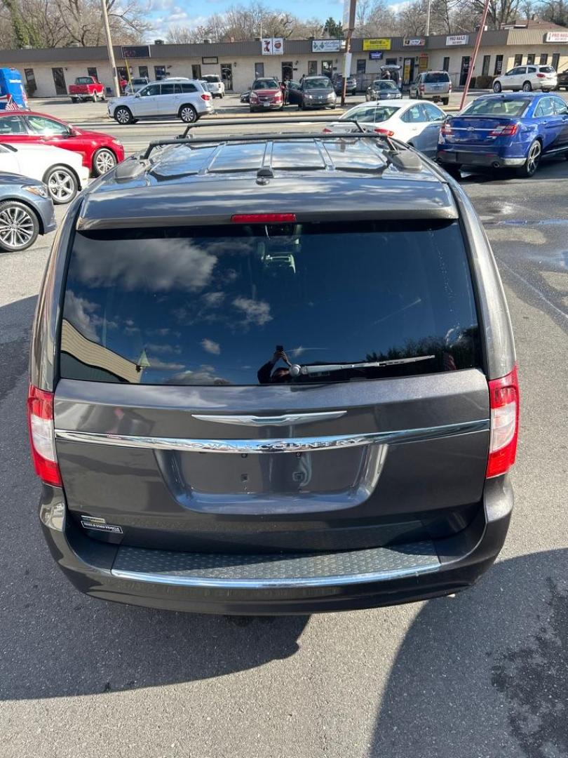 2016 GRAY CHRYSLER TOWN and COUNTRY TOURING (2C4RC1BG0GR) with an 3.6L engine, Automatic transmission, located at 2514 Williamson Rd NE, Roanoke, VA, 24012, (540) 265-7770, 37.294636, -79.936249 - NO CREDIT CHECK FINANCING WITH ONLY $3000 DOWN PAYMENT!!!! Check out our website www.needausedvehicle.com for our No Credit Check/ In House Financing options!! No Credit Check Available!!! In House Financing Available!!! All Clean Title Vehicles (no Salvaged or flooded vehicles ever on our lot)! - Photo#11