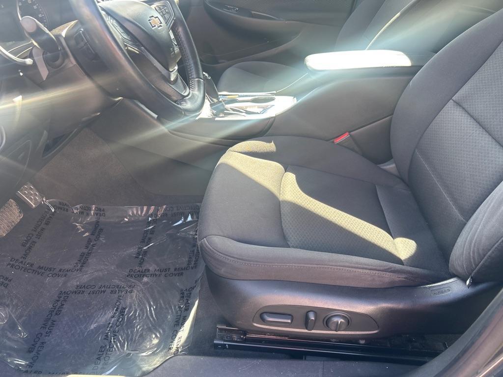 2016 GRAY CHEVROLET MALIBU LT (1G1ZE5ST6GF) with an 1.5L engine, Automatic transmission, located at 2514 Williamson Rd NE, Roanoke, VA, 24012, (540) 265-7770, 37.294636, -79.936249 - NO CREDIT CHECK FINANCING WITH ONLY $3800 DOWN PAYMENT!!!! Check out our website www.needausedvehicle.com for our No Credit Check/ In House Financing options!! No Credit Check Available!!! In House Financing Available!!! All Clean Title Vehicles (no Salvaged or flooded vehicles ever on our lot)! - Photo#4