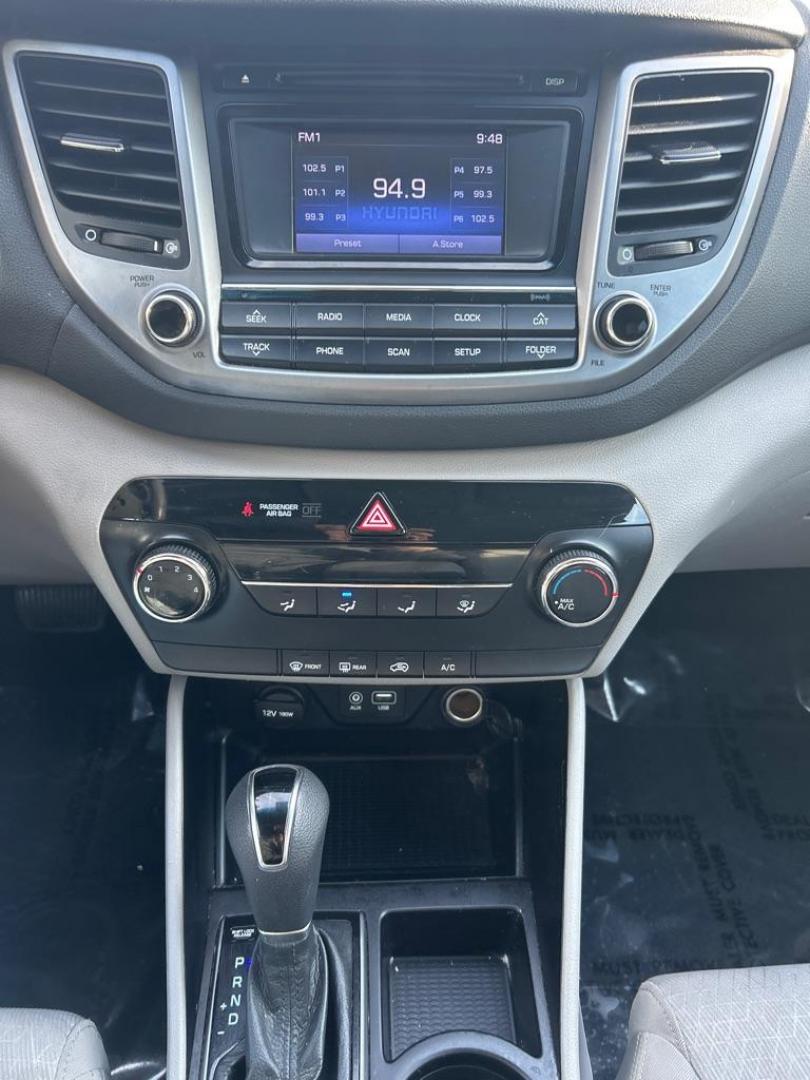 2016 GRAY HYUNDAI TUCSON LIMITED (KM8J3CA45GU) with an 2.0L engine, Automatic transmission, located at 2514 Williamson Rd NE, Roanoke, VA, 24012, (540) 265-7770, 37.294636, -79.936249 - Photo#7